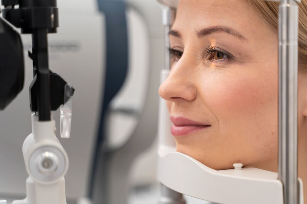 paziente oculistico per visita pre intervento trapianto di cornea cheratocono
